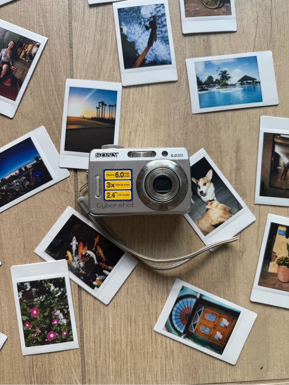 Sony Cyber-shot DSC S500 Compact Digital Camera in Silver